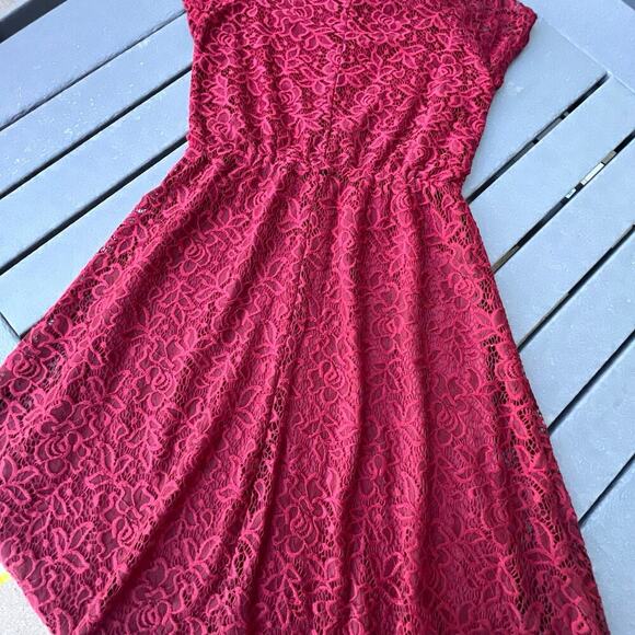 Adam Levine Girls XS, (4-5) Maroon lace pull on, short sleeves, full skirt - Picture 3 of 7